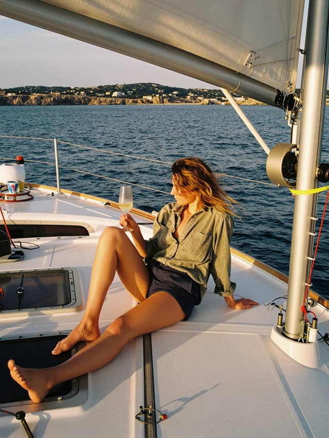 Navigazione al tramonto con cava e ritmi delle Baleari