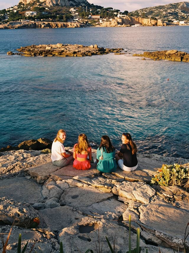 Encuentro al atardecer en Cala Comte