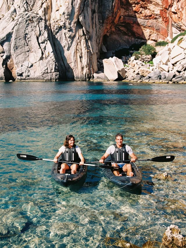 Aventura en kayak de mar y snorkel en cuevas